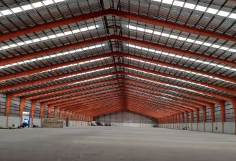 ورشة عمل هيكل فولاذي معياري مسبق الصنع للمباني والتطبيقات الصناعية والتجارية أبعاد مخصصة إطار متين مقاوم للعوامل الجوية مصانع التصنيع مستودعات لوجستية حظيرة زراعية